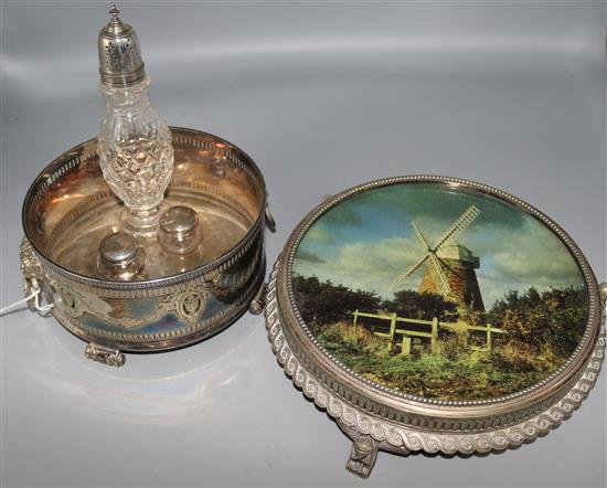 A plated cake plateau, a plated frame, a mounted glass sugar caster and 2 jars.